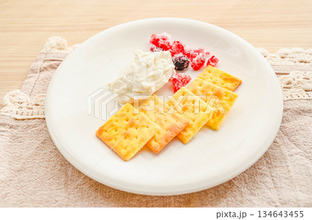 自家製クリームチーズとクラッカー 自家製クリームチーズとクラッカー 134643455