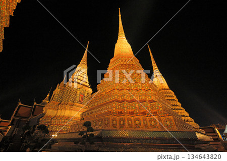 ワット・ポー、ライトアップ ワット・ポー、ライトアップ 134643820