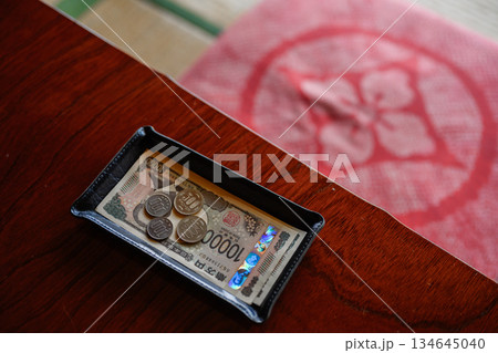 旅館での支払いと日本円 134645040