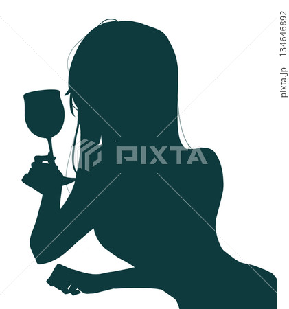 ワイングラスを持った女性　影絵 134646892