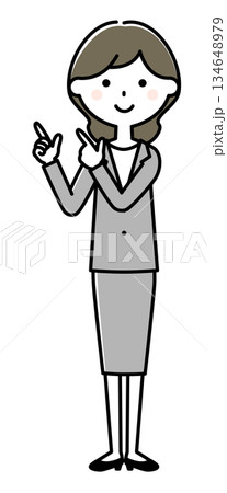 指をさすスーツの女性 134648979