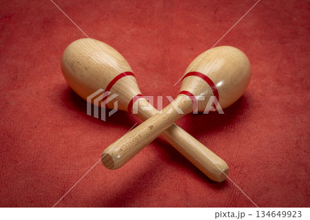 pair of maracas, wooden rumba shakers - hand percussion rattles pair of maracas, wooden rumba shakers - hand percussion rattles 134649923