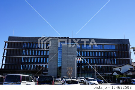 青空と市役所の建物 12月新座68新座市役所 青空と市役所の建物 12月新座68新座市役所 134652598
