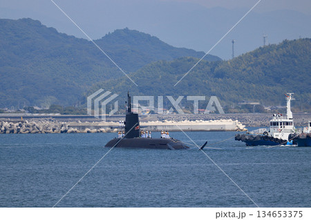 入港中の潜水艦 134653375