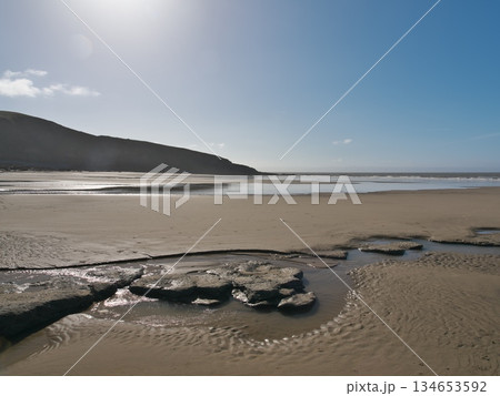 干満差が極めて大きい　ウエールズのオグモア・バイ・シー 134653592