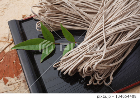 年越しそば　　スタジオ撮影 134654489