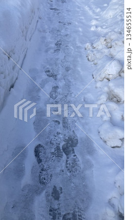雪に覆われた道路 雪に覆われた道路 134655514