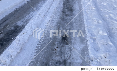 雪に覆われた道路 雪に覆われた道路 134655555