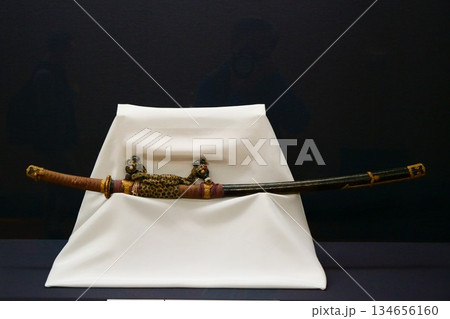 9566　黒葦包金桐紋糸巻太刀 134656160