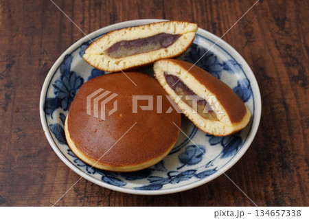 栗のどら焼き 栗のどら焼き 134657338