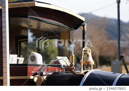 汽車のベル 134657663