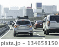 自家用車　ラッシュ時間走行イメージ　幹線道路　 134658150