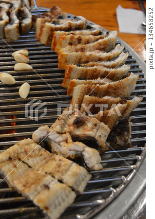 韓国　鰻のかば焼き料理（白焼き） 134658252