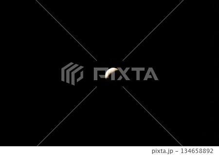 2025年9月8日 皆既日食　太陽と月が重なる神秘的な天文現象 134658892