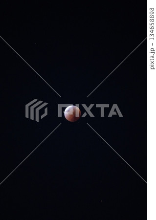 2025年9月8日 皆既日食　太陽と月が重なる神秘的な天文現象 134658898