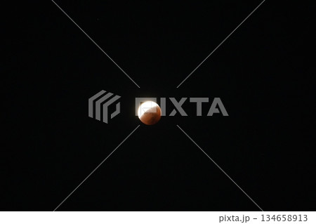 2025年9月8日 皆既日食 太陽と月が重なる神秘的な天文現象 2025年9月8日 皆既日食 太陽と月が重なる神秘的な天文現象 134658913