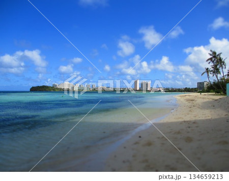 グアム　ビーチ　ジオラマ風 134659213