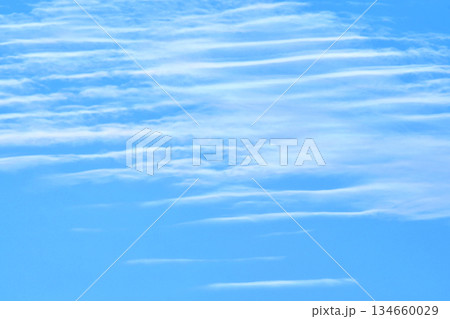 豪快に流れる天使の階段 波状雲(よこしま雲)( fix撮影 ) 豪快に流れる天使の階段 波状雲(よこしま雲)( fix撮影 ) 134660029