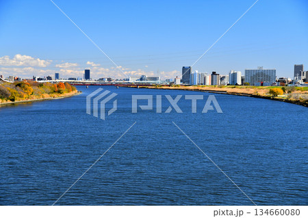 扇大橋／荒川より下流／西新井橋方向を望む(東京都足立区)【2025.12】 134660080