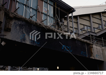 工事で壊された建物 134660717