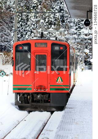 凍てつく鉄路を『鬼怒川温泉』から『会津』へ　会津鉄道・快速AIZUマウントエキスプレス 134660728
