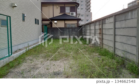 空地のある住宅街の風景 空地のある住宅街の風景 134662548