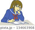 勉強中に考え事をする女子高生 134663908