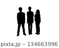 記念撮影する家族のシルエット 134663996