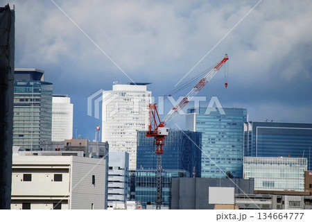 建設中の高層ビルのある風景 134664777