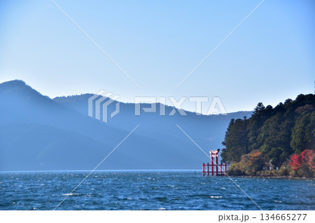 芦ノ湖と箱根神社の平和の鳥居 芦ノ湖と箱根神社の平和の鳥居 134665277