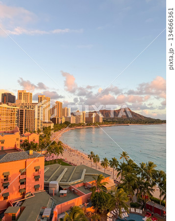 ハワイ 夕焼け 海と空 サンセット 南国 リゾート 風景 イメージ ハワイ 夕焼け 海と空 サンセット 南国 リゾート 風景 イメージ 134666361