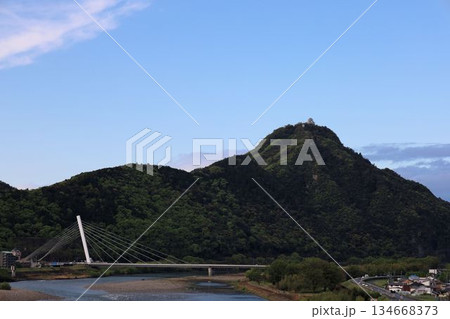 長良川と岐阜城 134668373