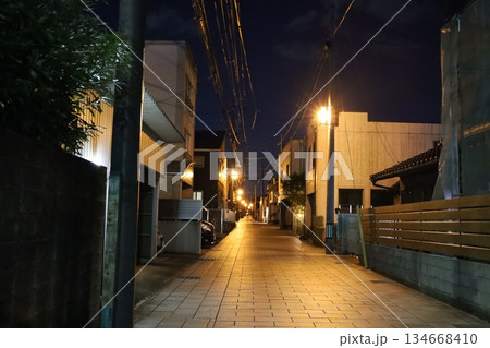 犬山市、夜の路地裏【愛知県】 犬山市、夜の路地裏【愛知県】 134668410