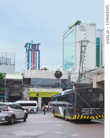 躍動するフィリピン - マニラ（マラテ・エルミタ）の街並み 　都市景観（2025年5月）  134668485