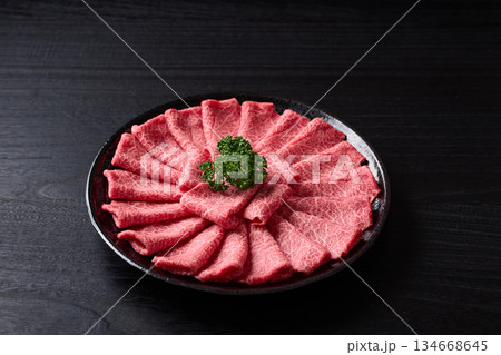 国産和牛 肩薄切り しゃぶしゃぶ用 国産和牛 肩薄切り しゃぶしゃぶ用 134668645