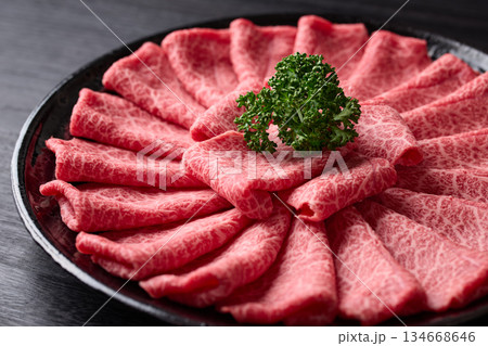 国産和牛　肩薄切り　しゃぶしゃぶ用 134668646