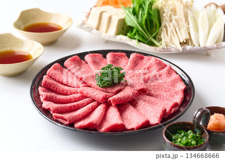 国産和牛　肩薄切り　しゃぶしゃぶ用 134668666