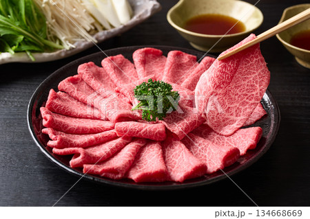 国産和牛 肩薄切り しゃぶしゃぶ用 国産和牛 肩薄切り しゃぶしゃぶ用 134668669