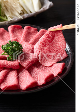 国産和牛　肩薄切り　しゃぶしゃぶ用 134668672