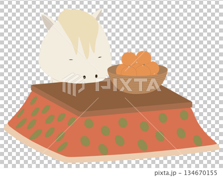 一匹白馬悠閒地躺在暖桌旁。 134670155