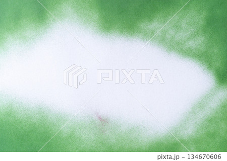 スプレー塗料の緑色の背景 134670606