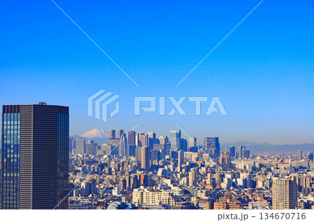 東京都新宿区、富士山と新宿副都心超高層ビル郡の風景 東京都新宿区、富士山と新宿副都心超高層ビル郡の風景 134670716