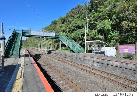 熊本県　田原坂駅　ホームと列車の風景 134671278
