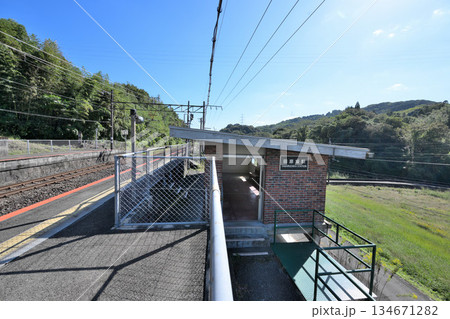 熊本県 田原坂駅 ホームと列車の風景 熊本県 田原坂駅 ホームと列車の風景 134671282