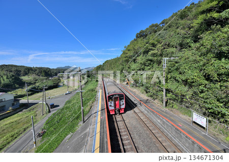 熊本県 田原坂駅 ホームと列車の風景 熊本県 田原坂駅 ホームと列車の風景 134671304