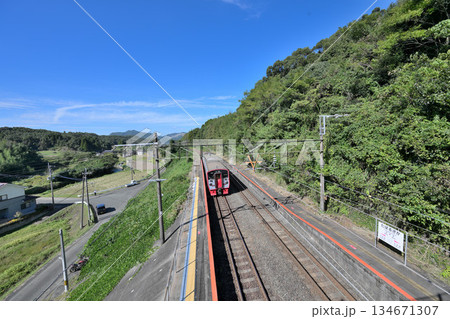 熊本県　田原坂駅　ホームと列車の風景 134671307