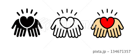 手のひらの上のハートアイコン,チャリティーや寄付、献血、臓器提供などのイメージ 134671357