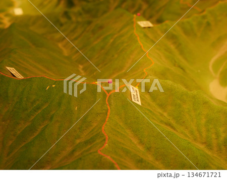 観光名所穂高連峰の模型の様子 134671721