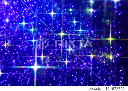 光り輝く抽象的な背景 134672792
