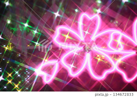 光り輝く抽象的なハート 134672833